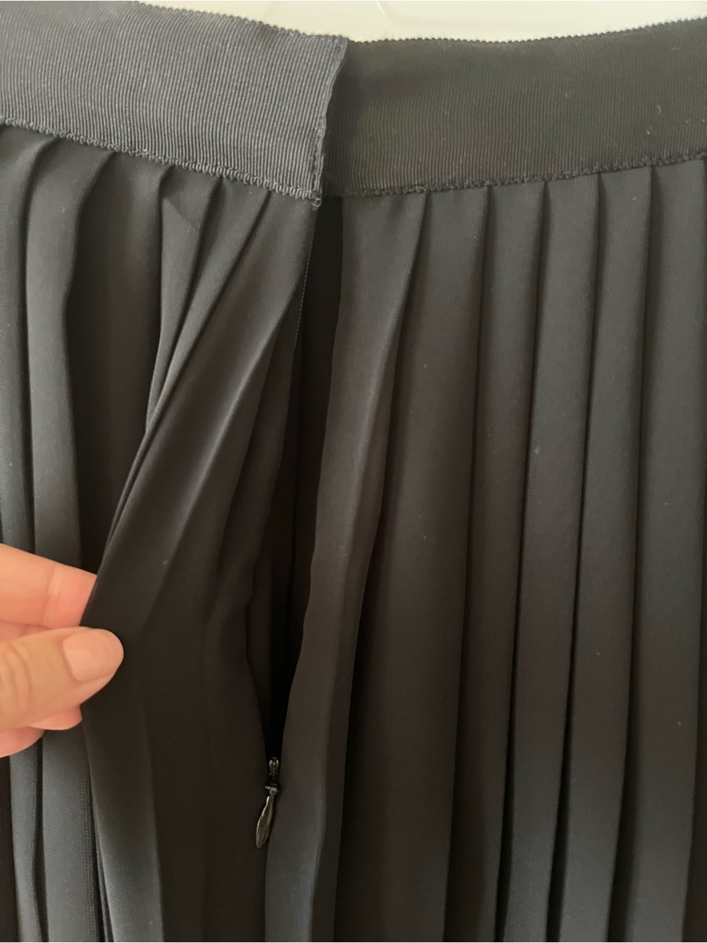 Club Monaco Pleated Chiffon Midi Skirt - Picture 4 of 8